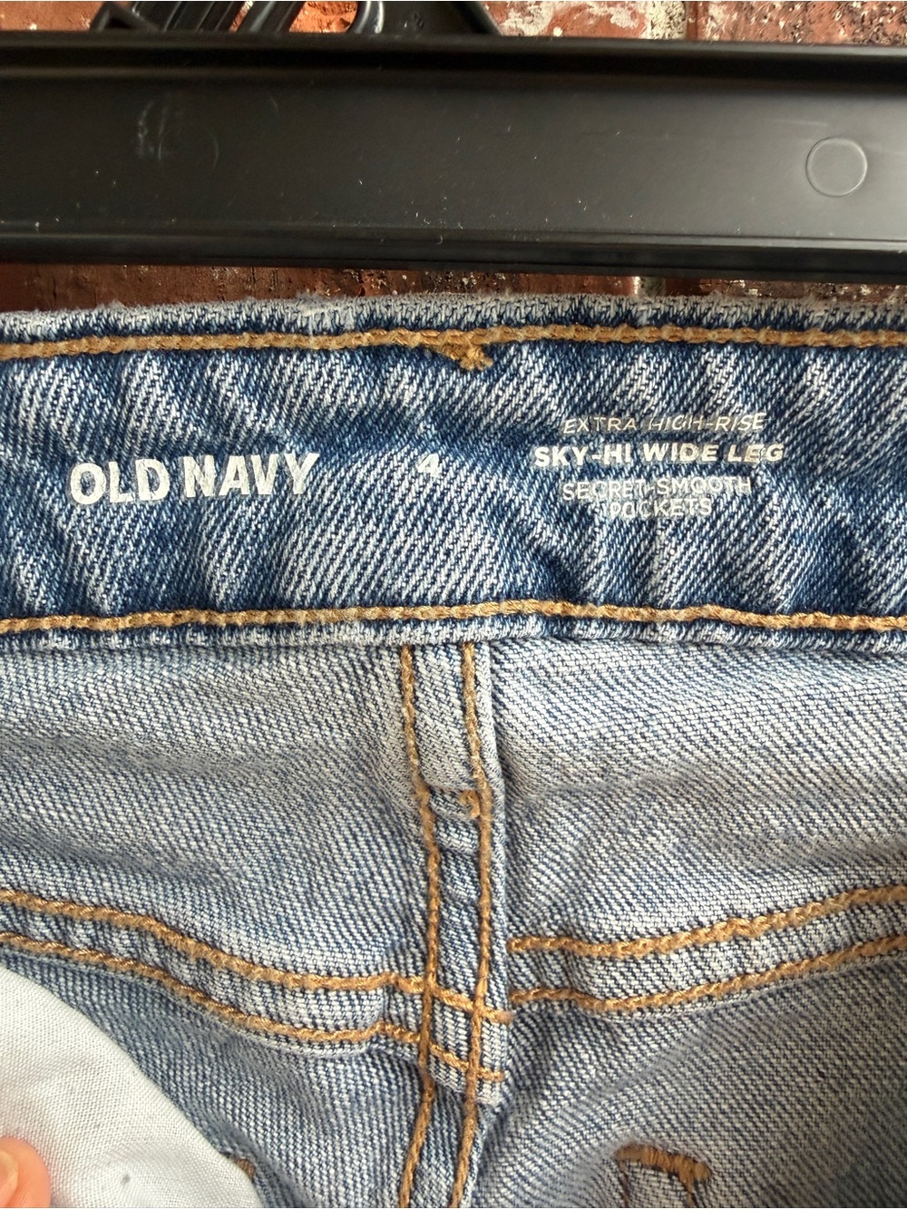 Old Navy Extra High-Rise Sky-Hi Wide Leg Jeans - Picture 3 of 4